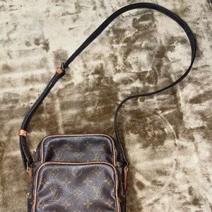 Louis Vuitton Amazon Crossbody (authentic) (Vintage)